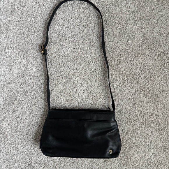 Etienne Aigner Vintage Smooth Black Leather Shoulder Bag - Picture 2 of 10